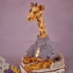 Жирафик в свитере