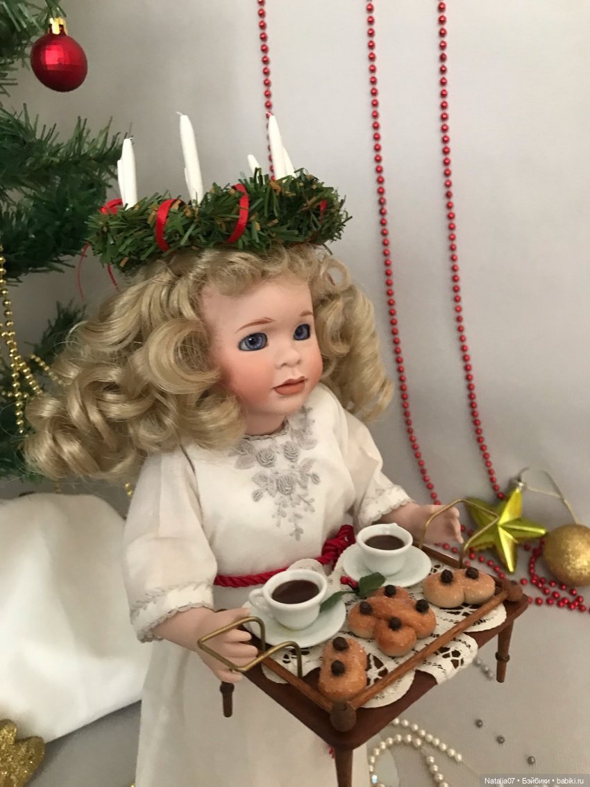 Праздник в Швеции, когда девушки надевают венок со свечами (фото 3)