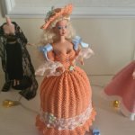 Вязаный комплект для куклы формата Барби "Персиковая принцесса"