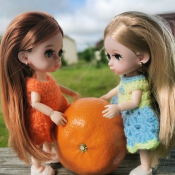 Девочки и фрукты!