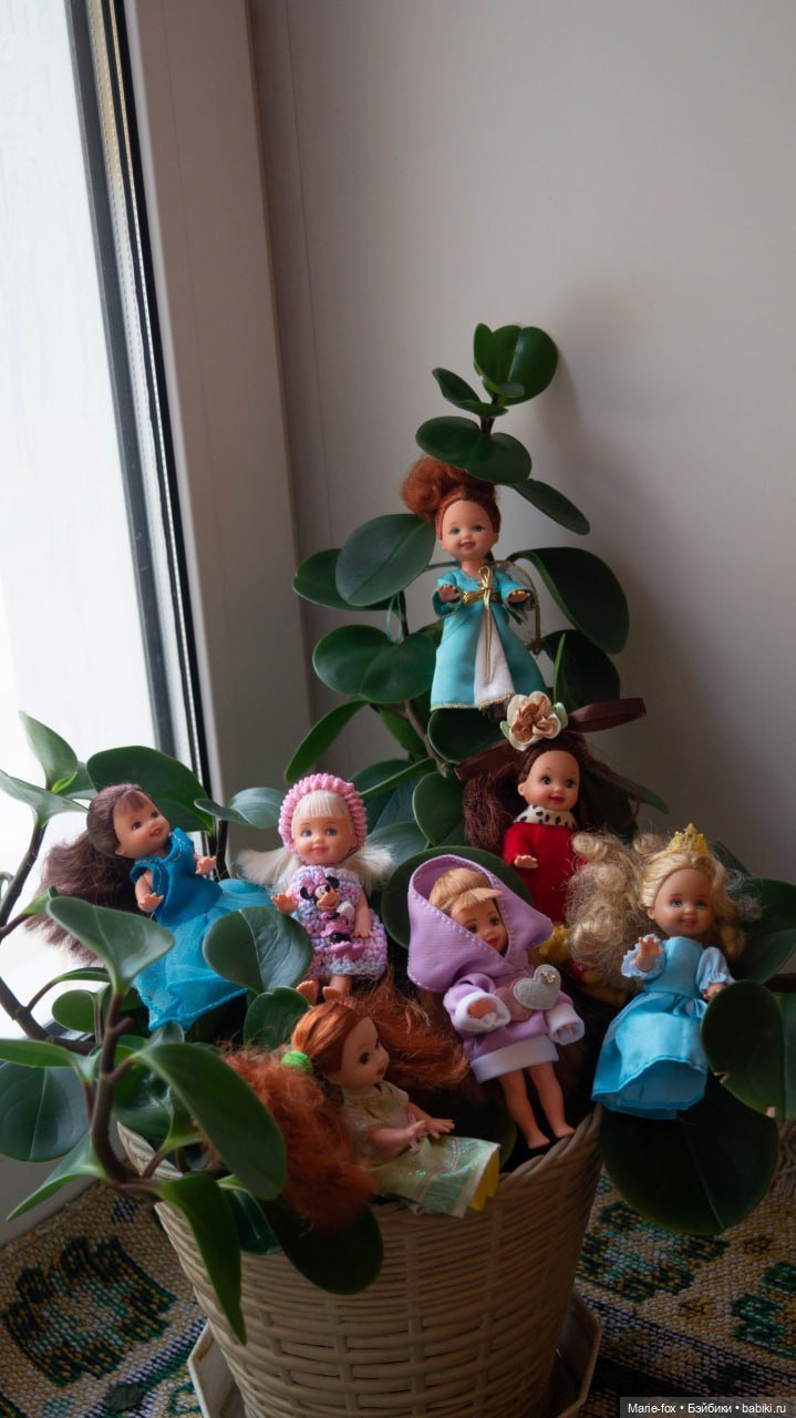 Девочки - цветочки поздравляют с Весной