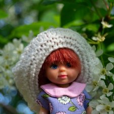 Рыжики в цветах: девочка в береточке и задумчивая косичка