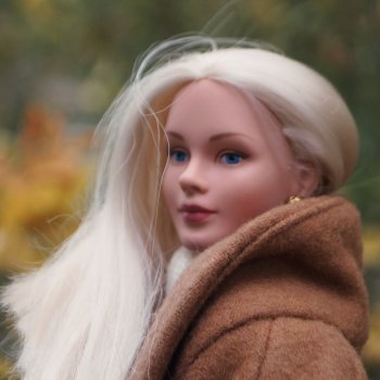 Закружилась листва золотая в розоватой воде на пруду...