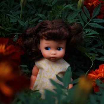 Маленькие леди в цветах