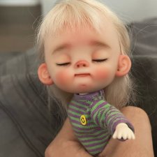 Спящая девочка