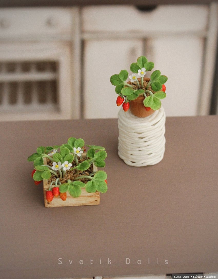 Авторская миниатюра Svetik_Dolls - Клубника ручной работы. Масштаб 1:6