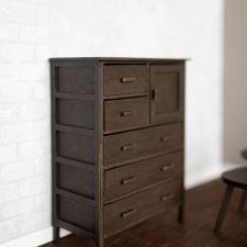 Деревянный комод  с  ящиками для кукол 1:6