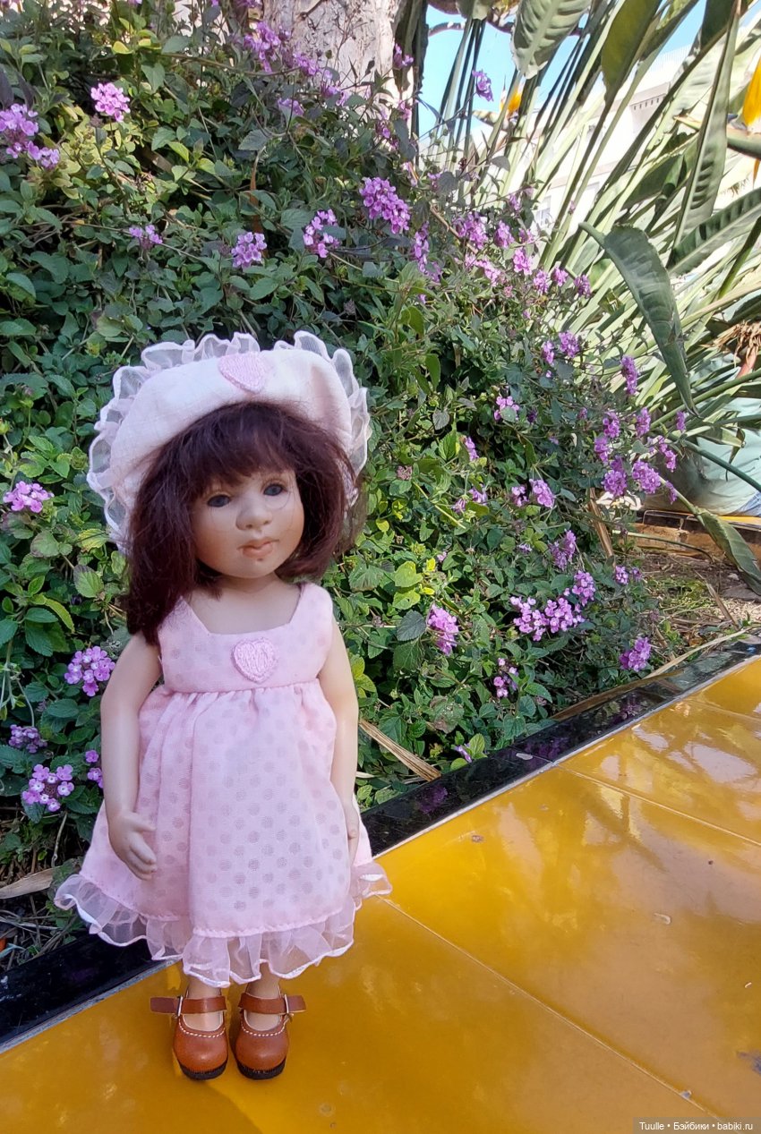 Тензин на прогулке — Куклы Berdine Creedy (Бердин Криди): виниловые