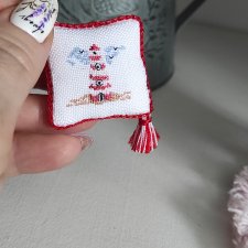 А есть у нас тут вышивальщицы? У меня мама вышивает