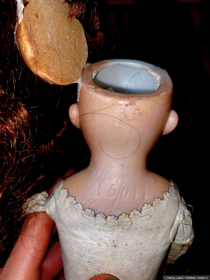 Увеличила контрастность на фото, чтобы лучше было видно клеймо