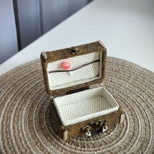 Миниатюрный чемоданчик