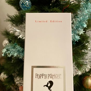 Нашла подарок под елкой