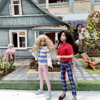 Кукольная компания на кукольной выставке