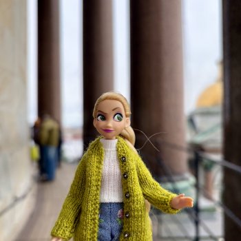 С пижамкой на колоннаду