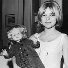 Опознаем очаровательную француженку и любуемся образами из шестидесятых