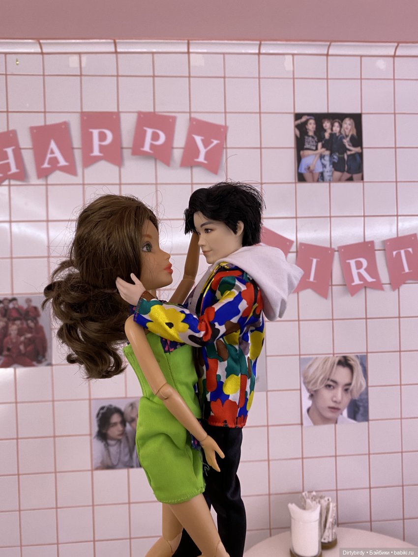 Лив и Джей Хоуп на дискотеке 90-х (фото 9)