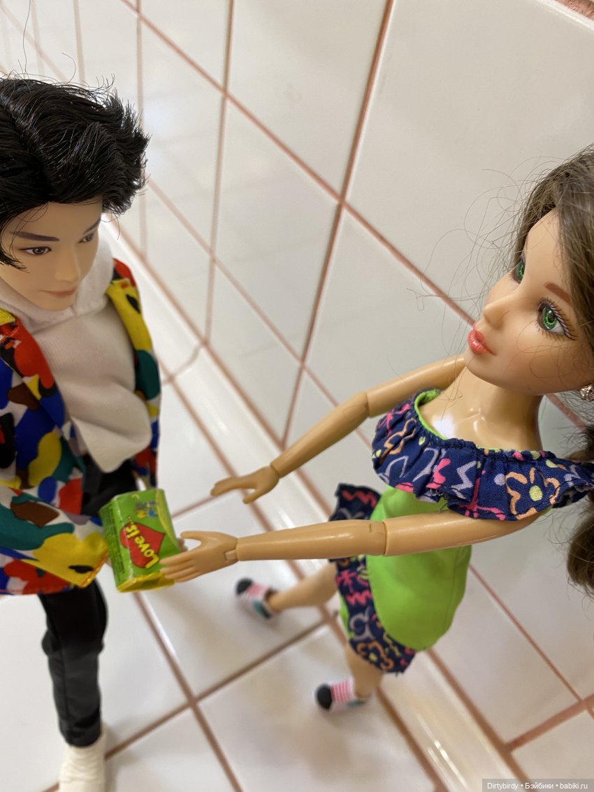 Лив и Джей Хоуп на дискотеке 90-х (фото 8)