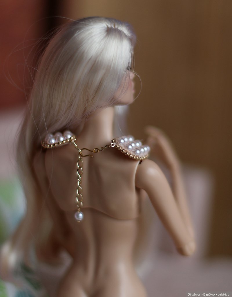 Королевский подарок. Распаковываем и примеряем у всех на глазах