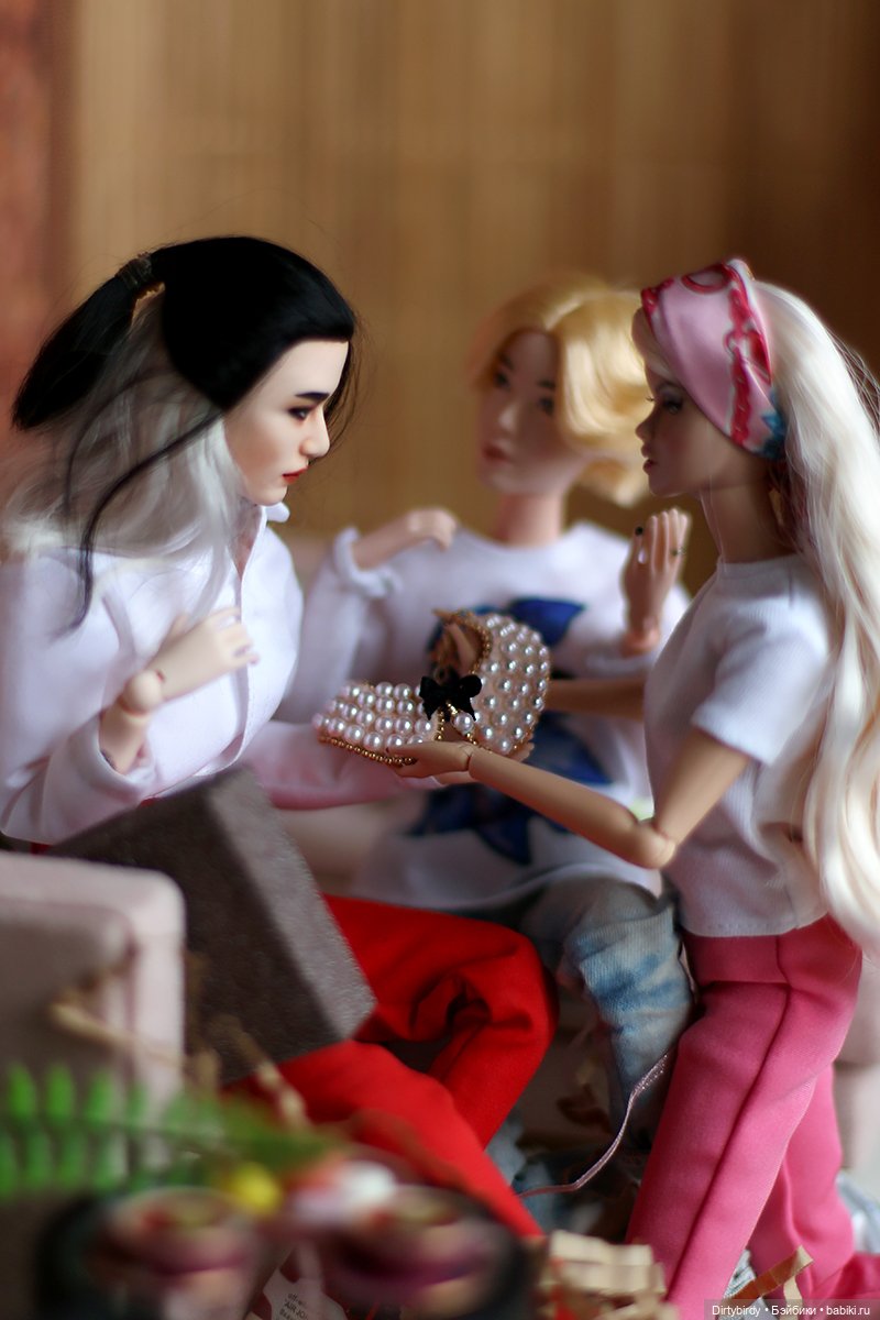 Королевский подарок. Распаковываем и примеряем у всех на глазах (фото 7)