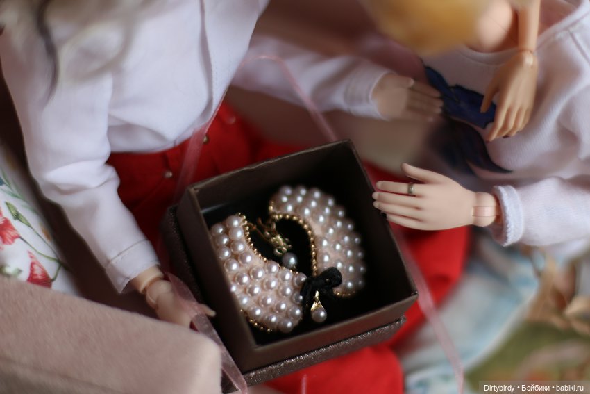 Королевский подарок. Распаковываем и примеряем у всех на глазах (фото 6)