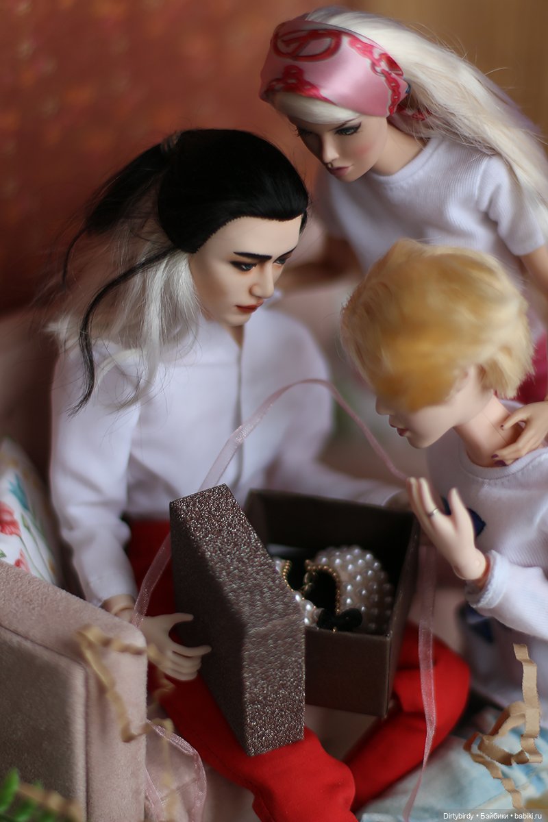 Королевский подарок. Распаковываем и примеряем у всех на глазах (фото 5)