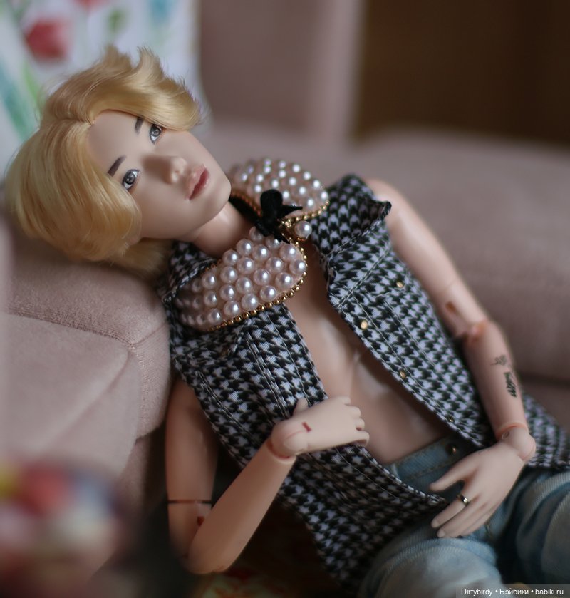 Королевский подарок. Распаковываем и примеряем у всех на глазах