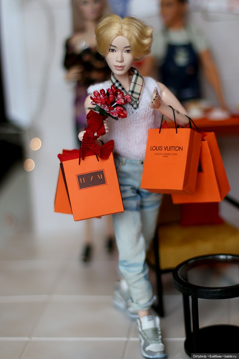 Новые встречи. Открытие кафе "У Фиби"