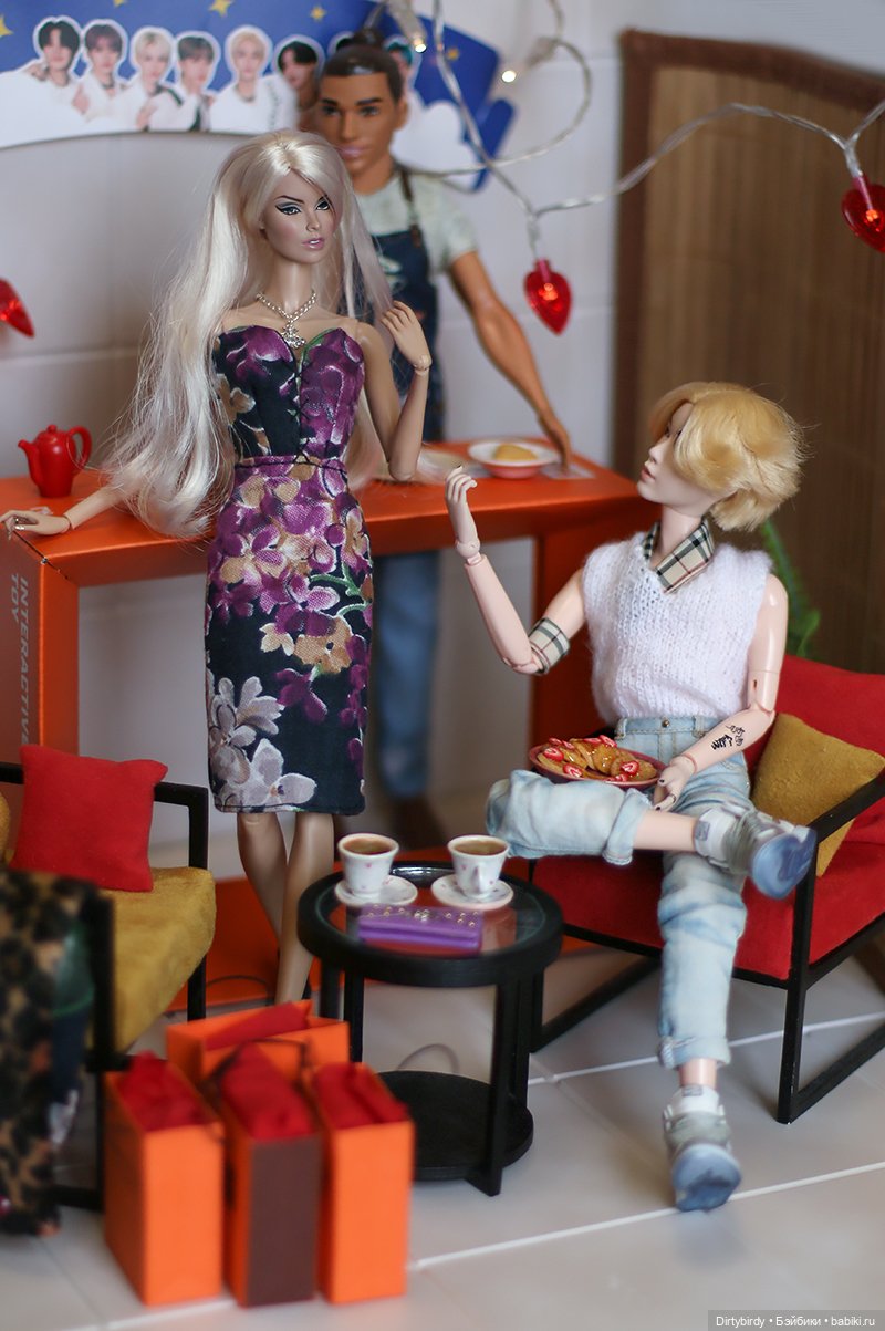 Новые встречи. Открытие кафе "У Фиби"