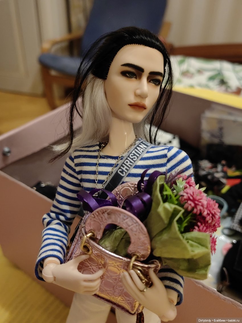 К нам приехал, к нам приехал... Серж