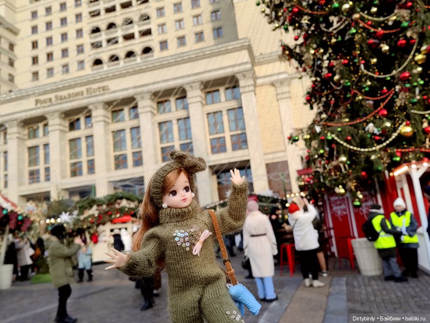 А из нашего окна площадь Красная видна