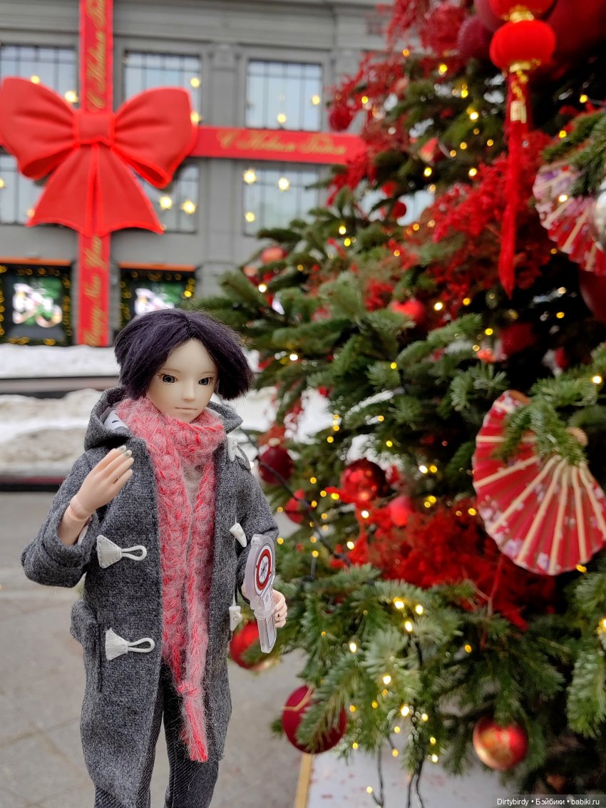 Как безумно богатый фанат k-pop в общагу ёлочку выбирал