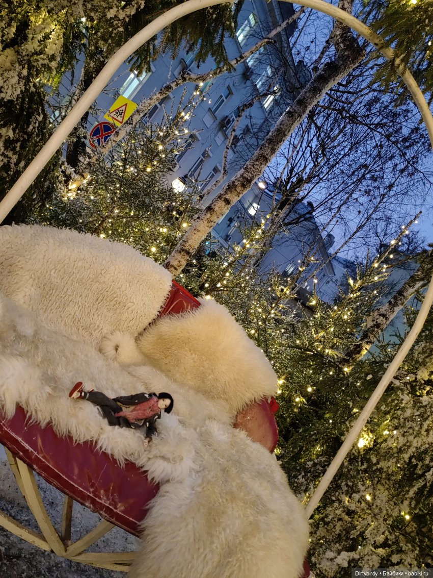 Как безумно богатый фанат k-pop в общагу ёлочку выбирал