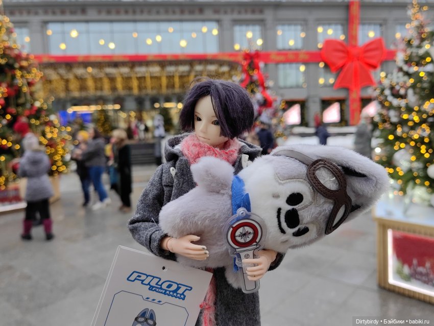 Как безумно богатый фанат k-pop в общагу ёлочку выбирал