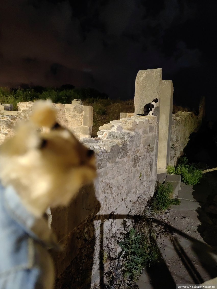 И потом, на развалинах часовни