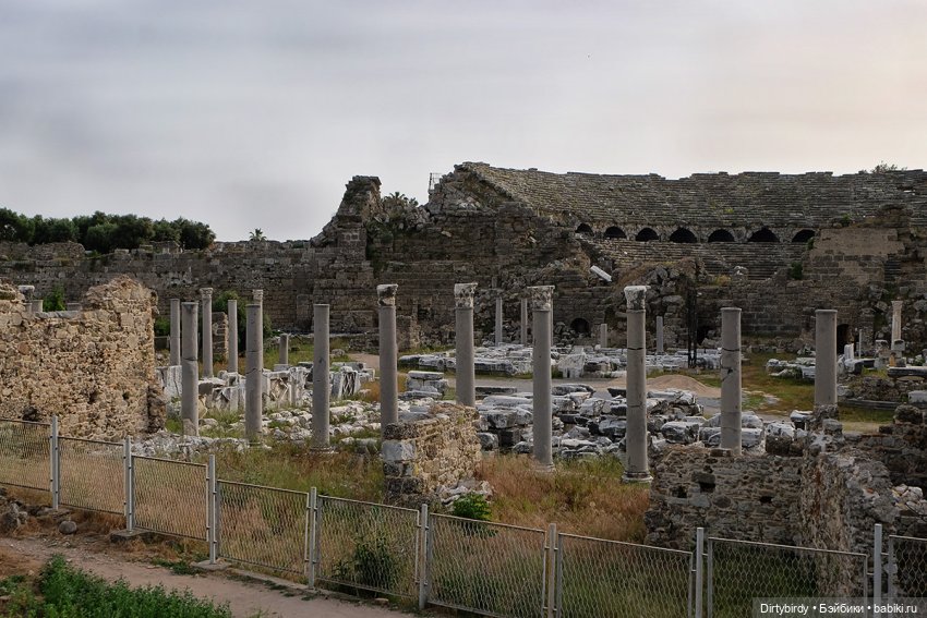 И потом, на развалинах часовни