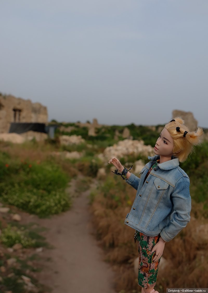 И потом, на развалинах часовни