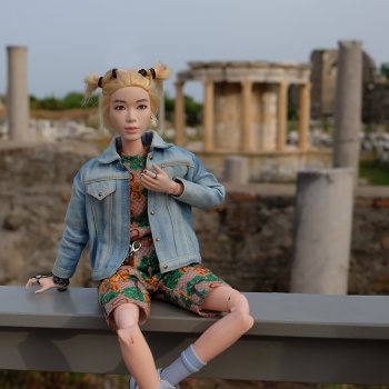 И потом, на развалинах часовни....