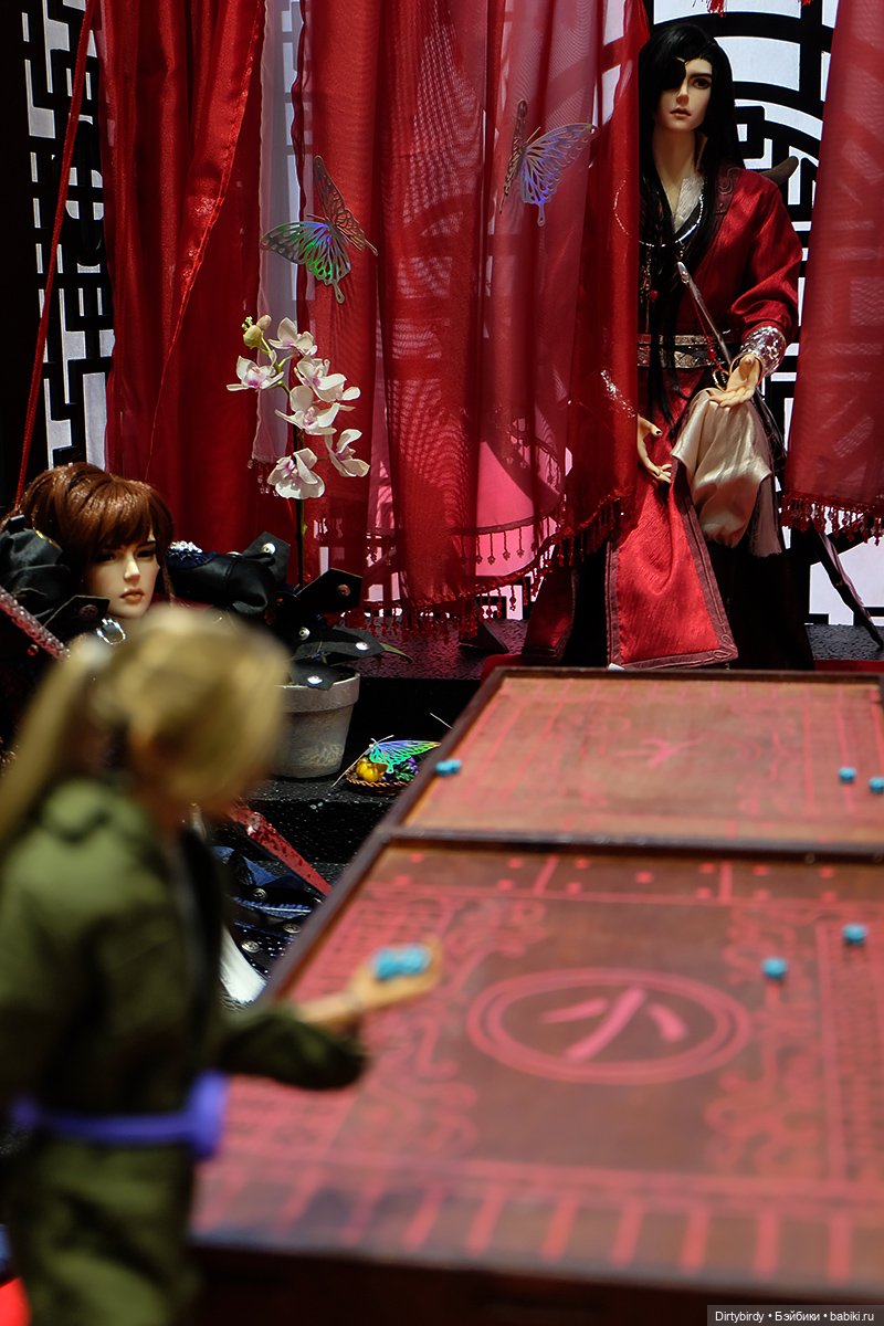 Чем занимаются наши куклы пока мы ходим по Доллскар