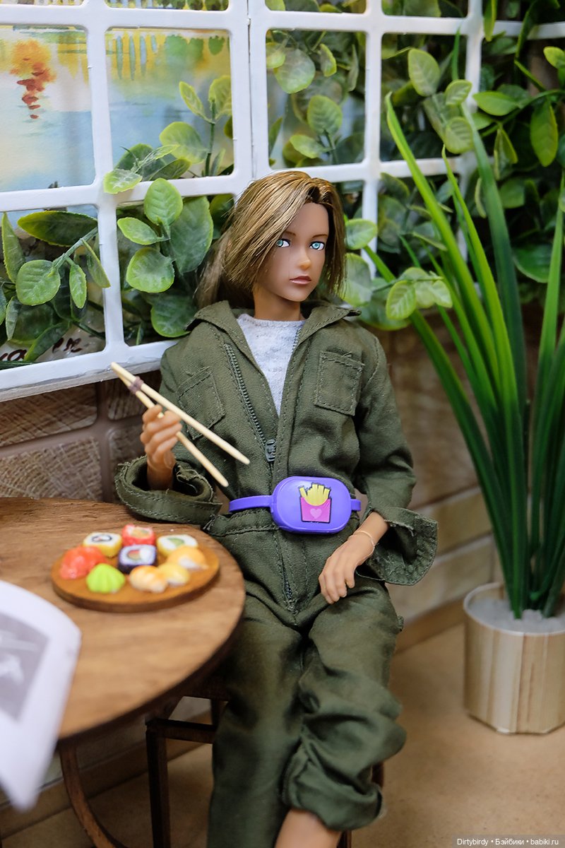 Чем занимаются наши куклы пока мы ходим по Доллскар