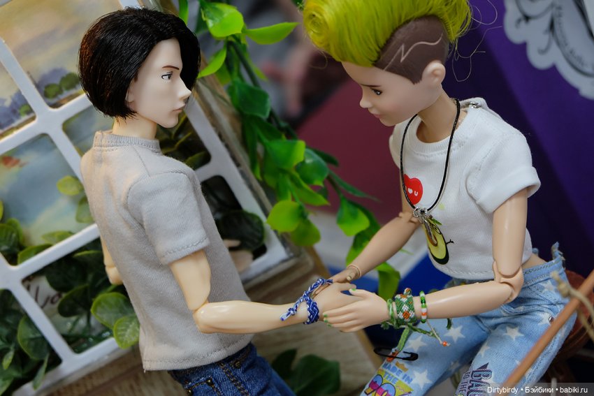 Чем занимаются наши куклы пока мы ходим по Доллскар