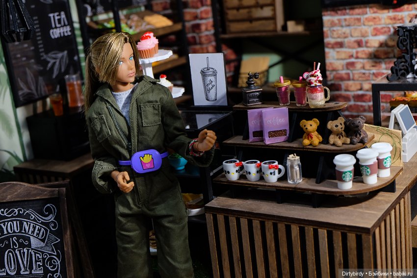 Чем занимаются наши куклы пока мы ходим по Доллскар