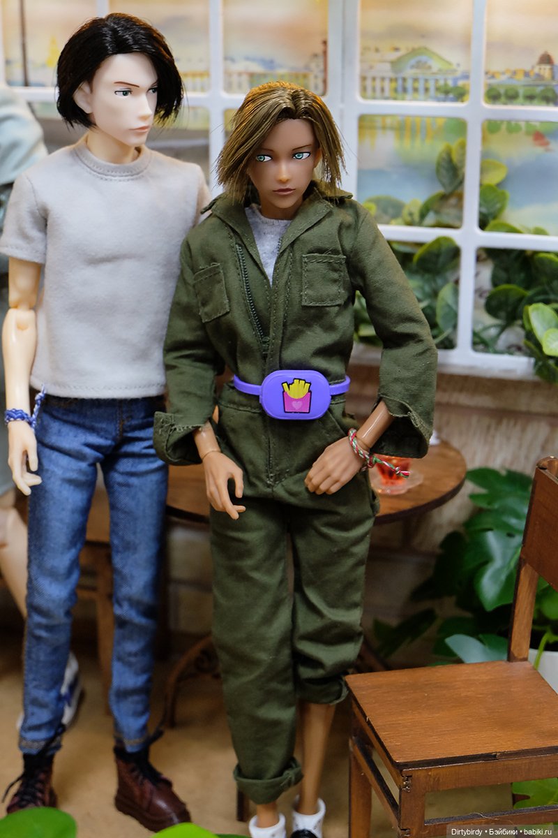 Чем занимаются наши куклы пока мы ходим по Доллскар