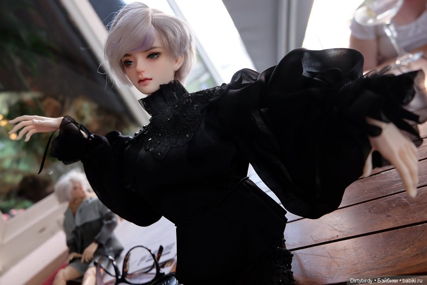 Чем занимаются наши куклы пока мы ходим по Доллскар