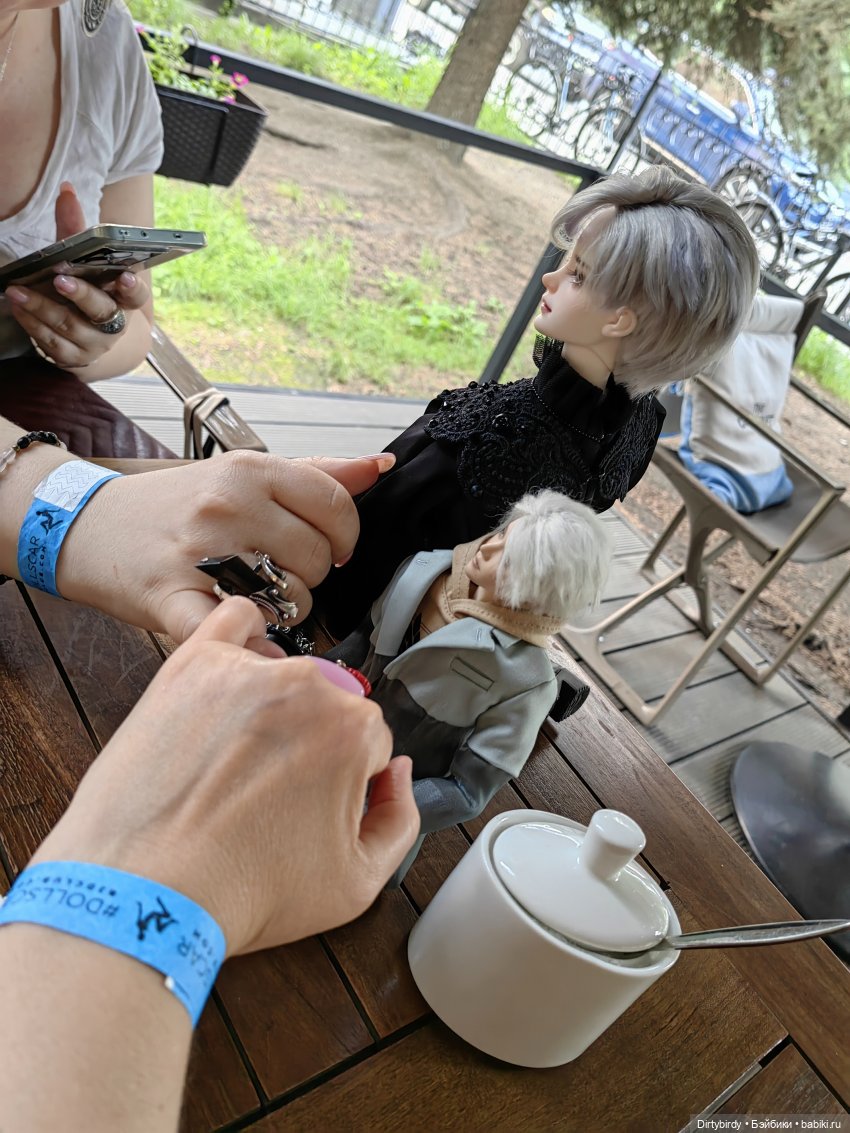 Чем занимаются наши куклы пока мы ходим по Доллскар