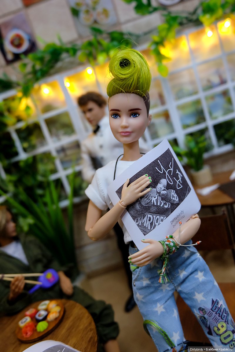 Чем занимаются наши куклы пока мы ходим по Доллскар