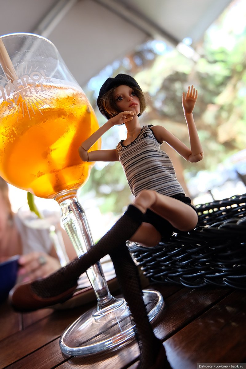 Чем занимаются наши куклы пока мы ходим по Доллскар