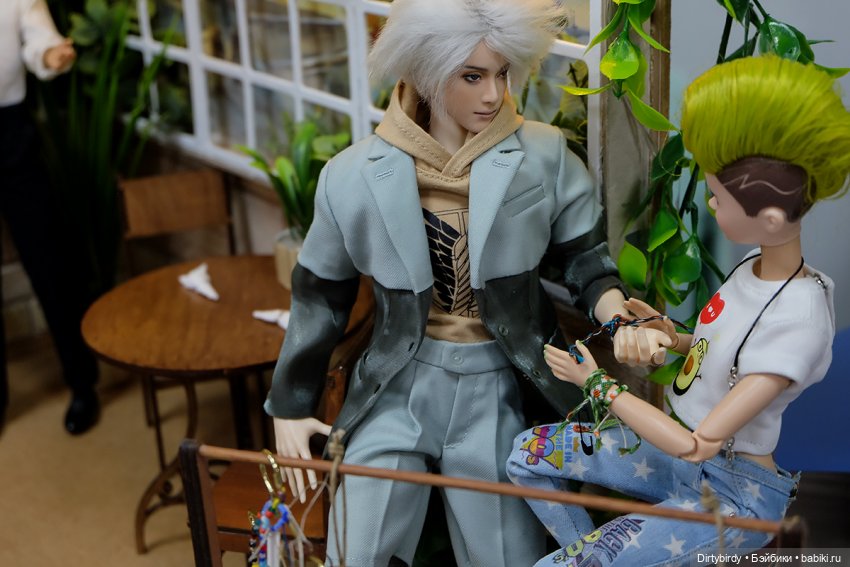 Чем занимаются наши куклы пока мы ходим по Доллскар (фото 5)