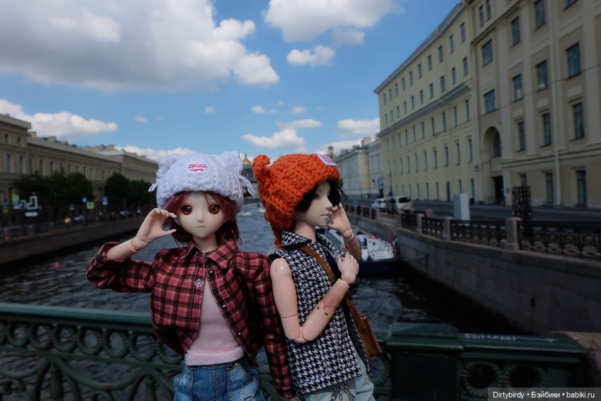 А сфоткайте нас вот здесь... и вот там... и еще тут