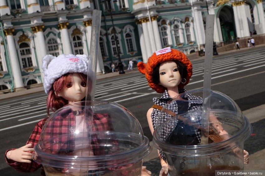 А сфоткайте нас вот здесь... и вот там... и еще тут