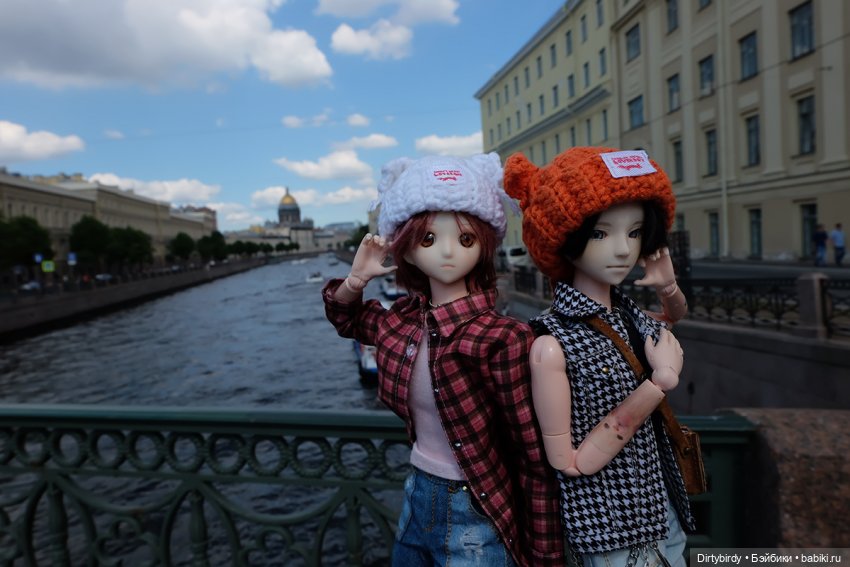 А сфоткайте нас вот здесь... и вот там... и еще тут